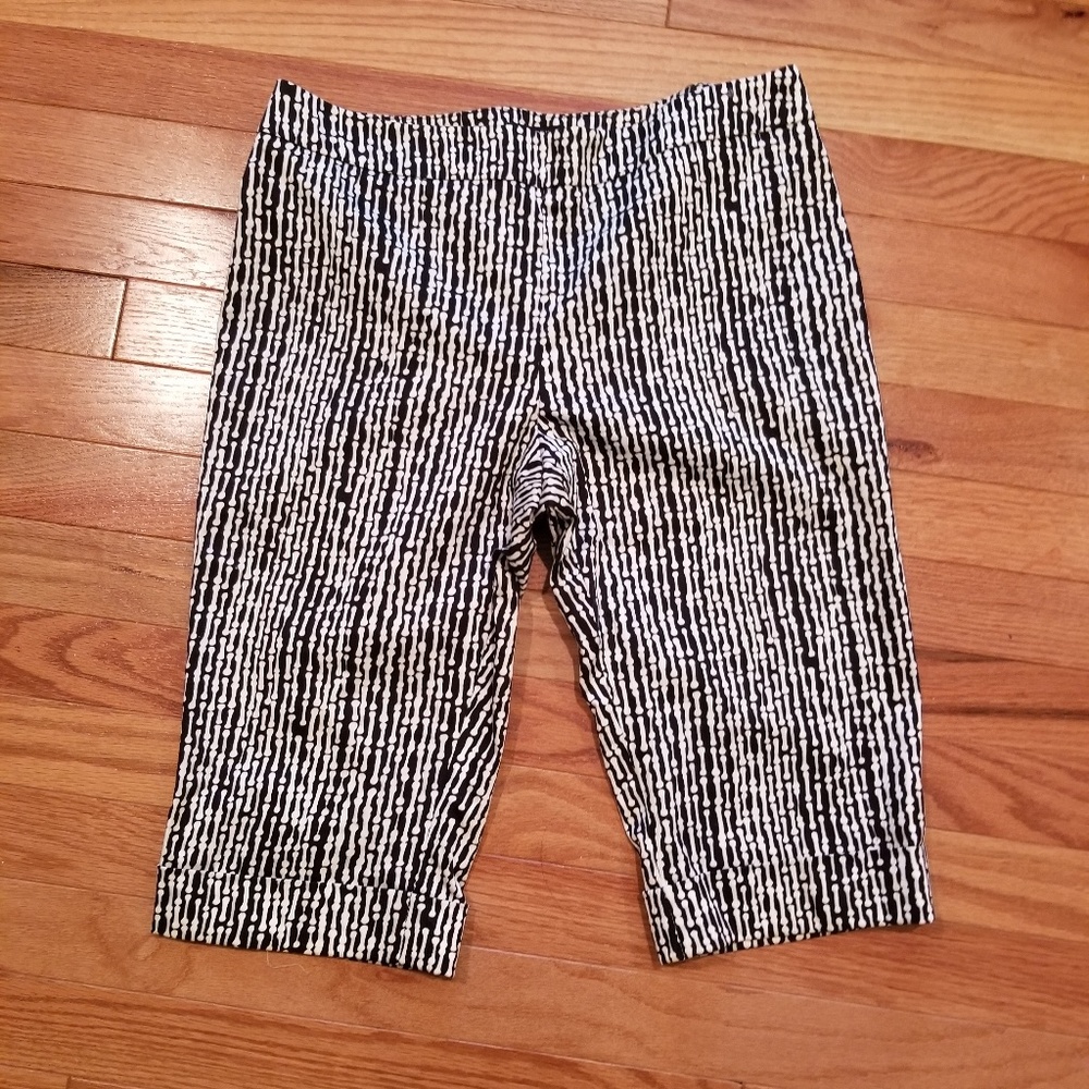 Kenneth Cole black white knee length shorts Sz 4